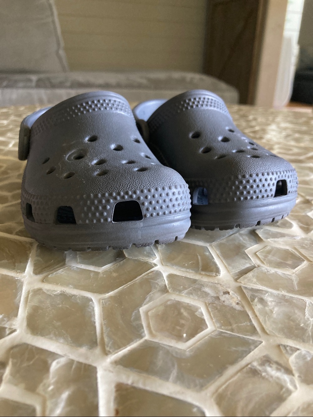 LIKE NEW! CROCS Kids Classic Clog in ‘slate grey’ - Picture 6 of 12